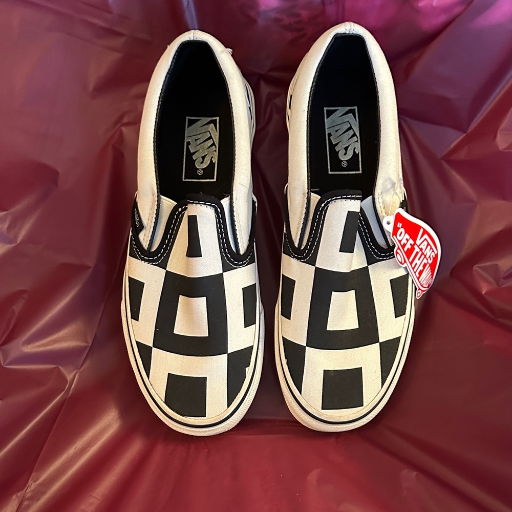 Gorgeous NEW Unisex Vans classic Checkered Slip-Ons, Men 6, Women’s 7.5 NIB - Picture 3 of 8